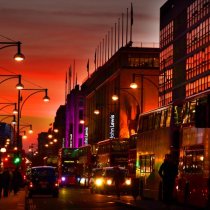 Oxford street - Londres-sunset-urbain-rouge-shopping-traffic-Alain Montaufier Photographe Poitiers
