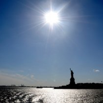 statue de la liberté - USA-NYC-New York-bleu-contre jour-Alain Montaufier Photographe professionnel à Poitiers