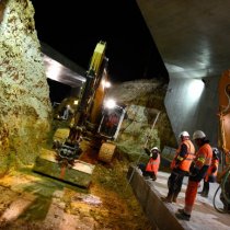 engins de travaux publics - construction de la ligne grande vitesse Paris Bordeaux - LISEA - VINCI - COSEA photographie Alain Montaufier